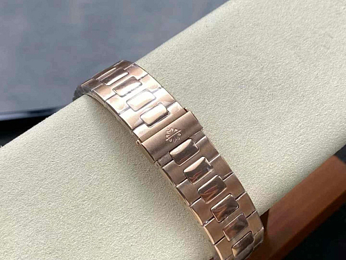 Replica Patek Philippe Nautilus 5980/1R-011 silver dial rose gold