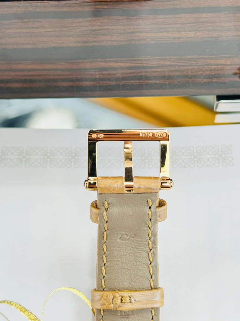 Replica Calatrava 7200R-001 Patek Philippe Ultra-thin mechanical self-winding movement. dial closeup