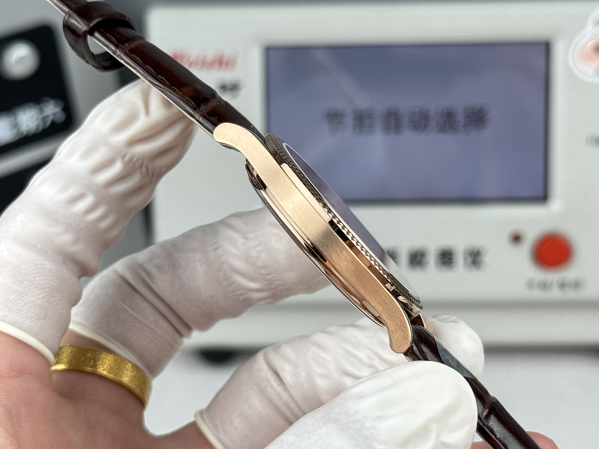 Replica Calatrava 6119R-001 Patek Philippe angle view