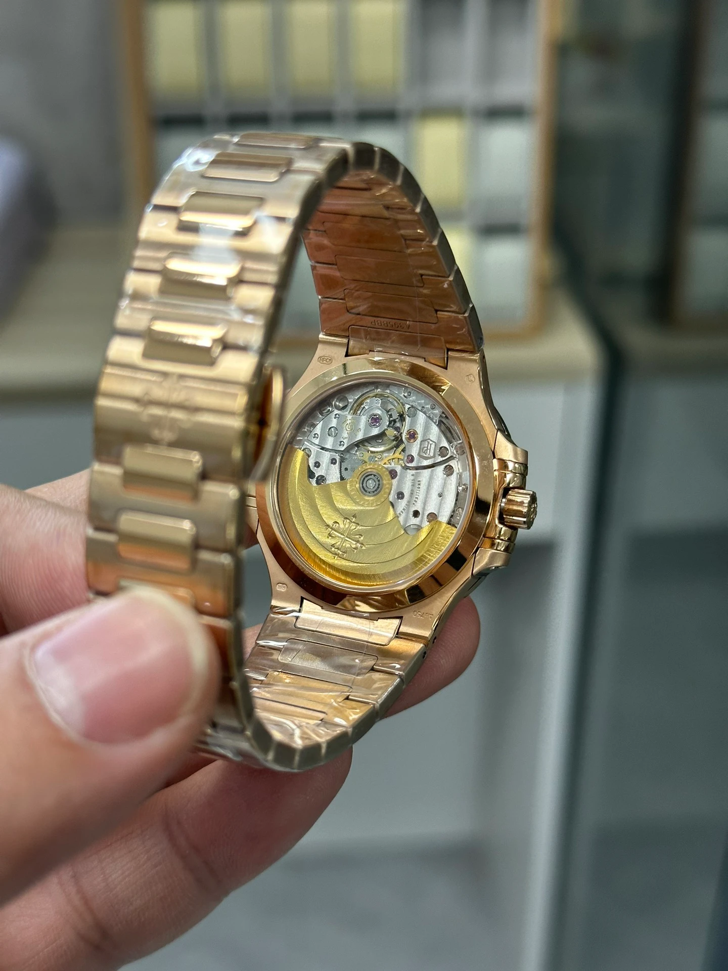 Replica Nautilus 7118/1200R-010 Patek Philippe “Ladies Automatic” clasp detail