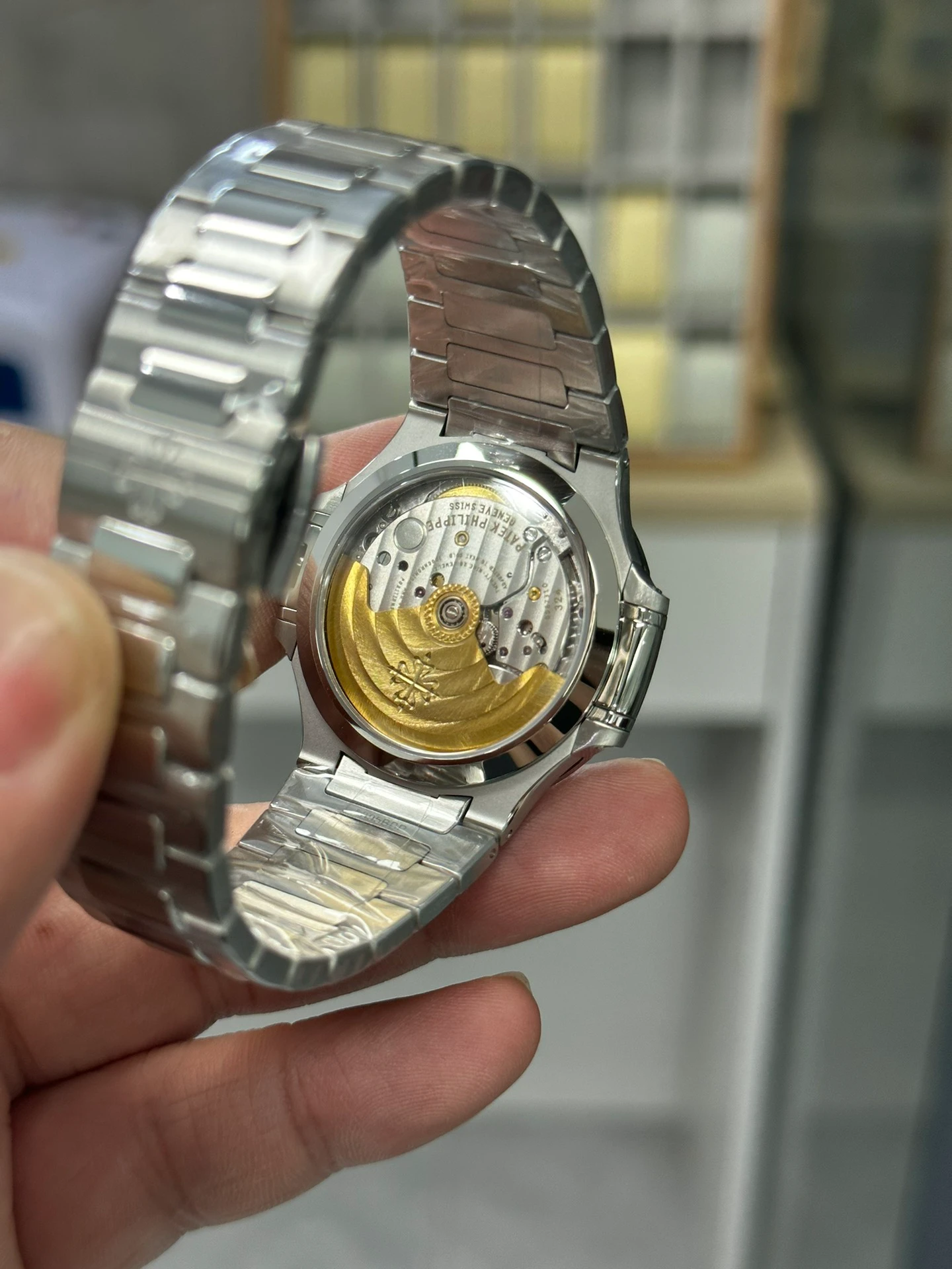 Replica Nautilus 7118/1A-001 Patek Philippe “Ladies Automatic”. detail view