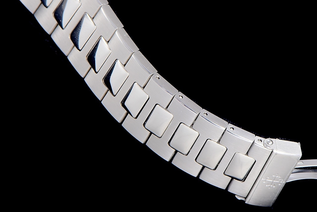 Replica Nautilus 5726/1A-014 Patek Philippe Annual Calendar, Moon phases</br> <span style="color: #a8927b; font-size: 90%;">40.5 mm,Steel,Dark Dial</span> - Image 8