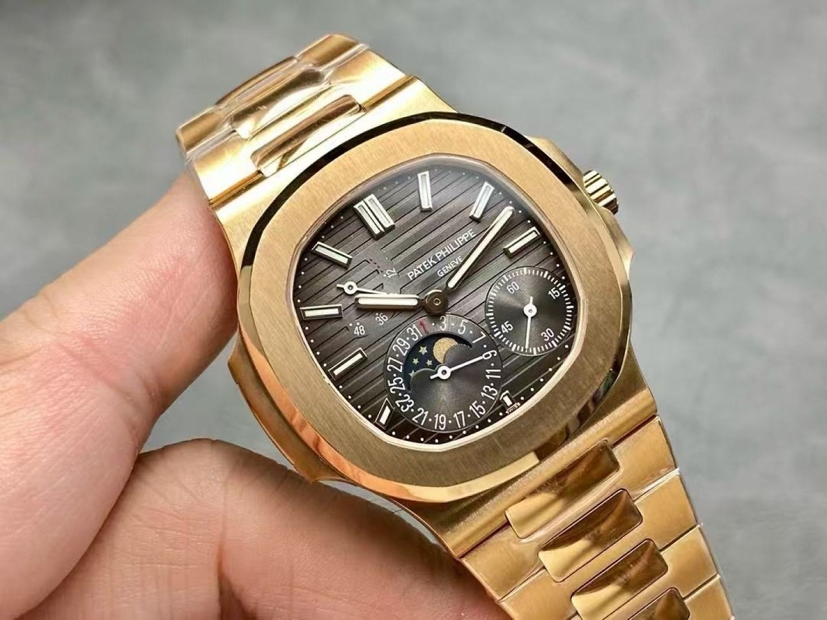 Replica Patek Philippe Nautilus Moon phases</br> <span style="color: #a8927b; font-size: 90%;">40 mm,Gold, Dark Dial, 5712/1A</span> - Image 2