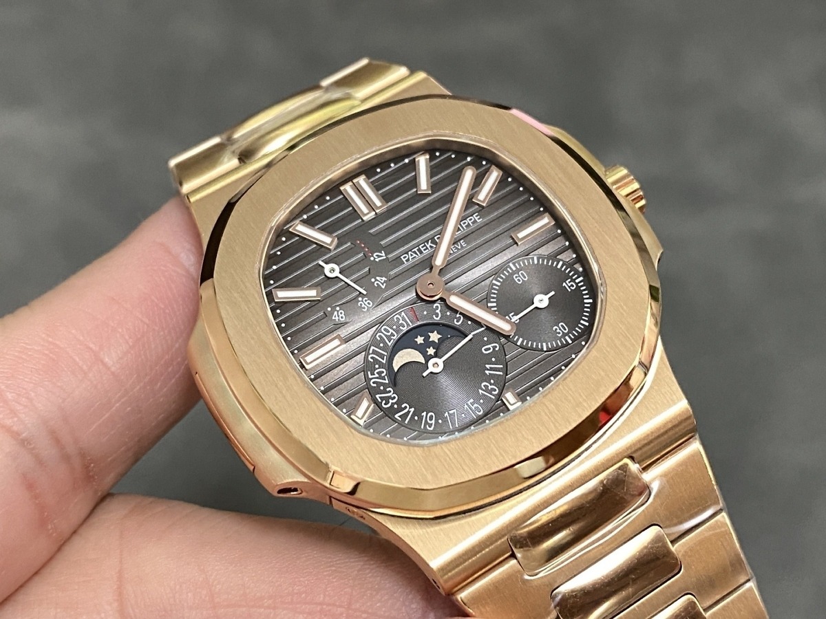 Replica Patek Philippe Nautilus Moon phases</br> <span style="color: #a8927b; font-size: 90%;">40 mm,Gold, Dark Dial, 5712/1A</span> - Image 3