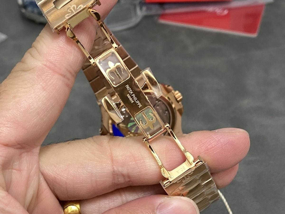 Replica Patek Philippe Nautilus Moon phases</br> <span style="color: #a8927b; font-size: 90%;">40 mm,Gold, Dark Dial, 5712/1A</span> - Image 10