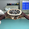 Réplica del calendario anual Aquanaut 5261R-001 de Patek Philippe Luce (vista lateral)