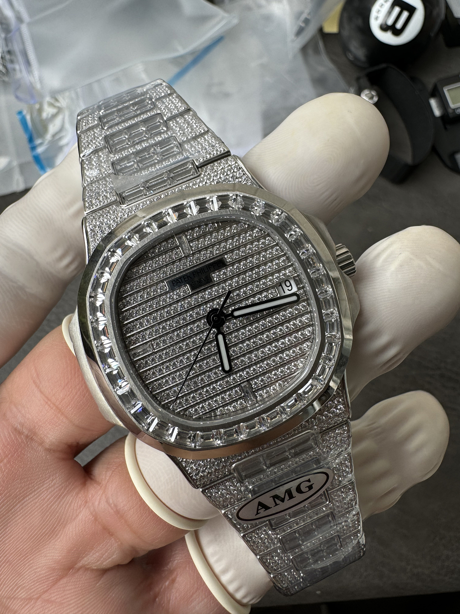 Replica Nautilus 5719/10G Patek Philippe back view