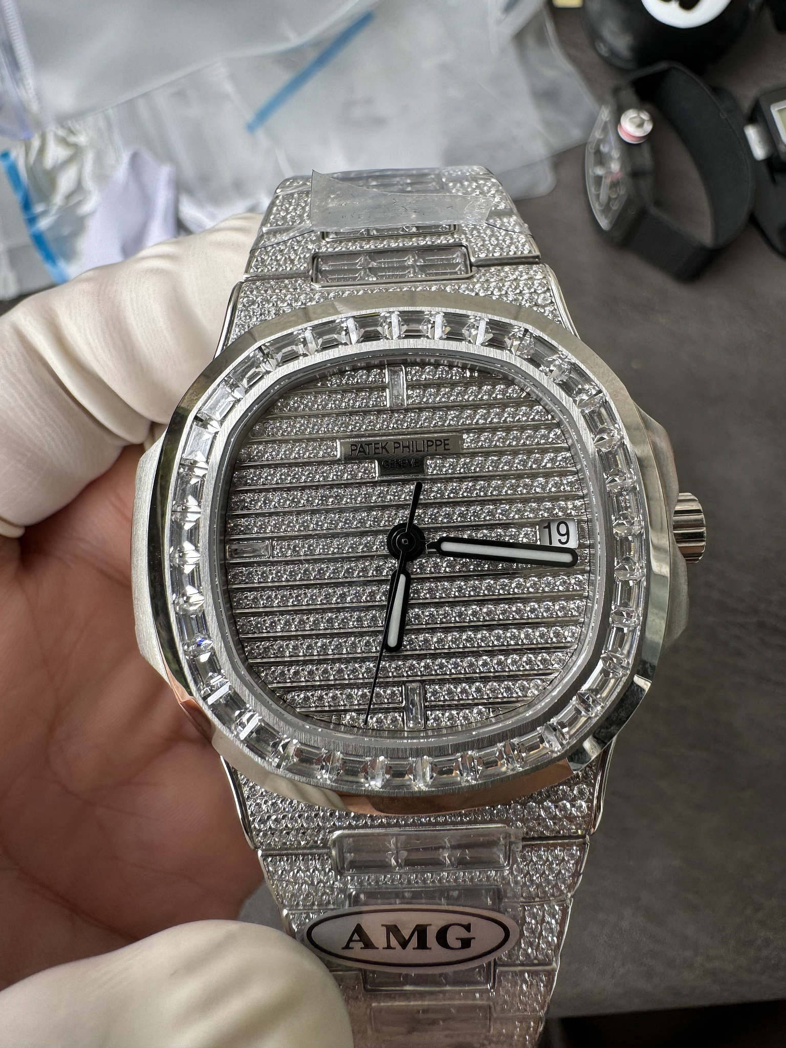 Replica Nautilus 5719/10G Patek Philippe side view