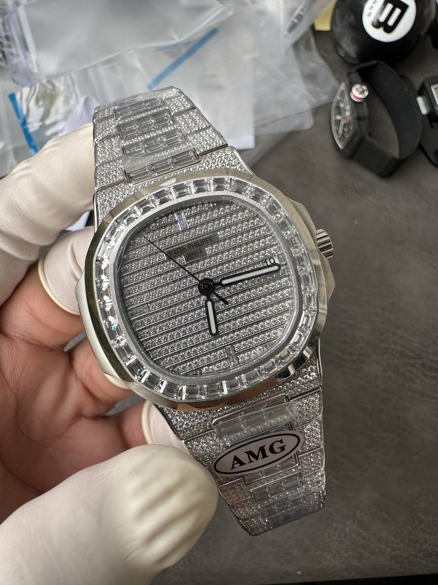 Replica Nautilus 5719/10G Patek Philippe angle view