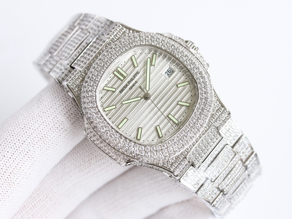 Replica Nautilus 5711-1300A-001 Patek Philippe </br> <span style="color: #a8927b; font-size: 90%;">40 mm, White Dial, Iced Out</span> - Image 3