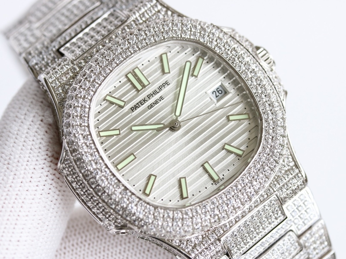 Replica Nautilus 5711-1300A-001 Patek Philippe </br> <span style="color: #a8927b; font-size: 90%;">40 mm, White Dial, Iced Out</span> - Image 4