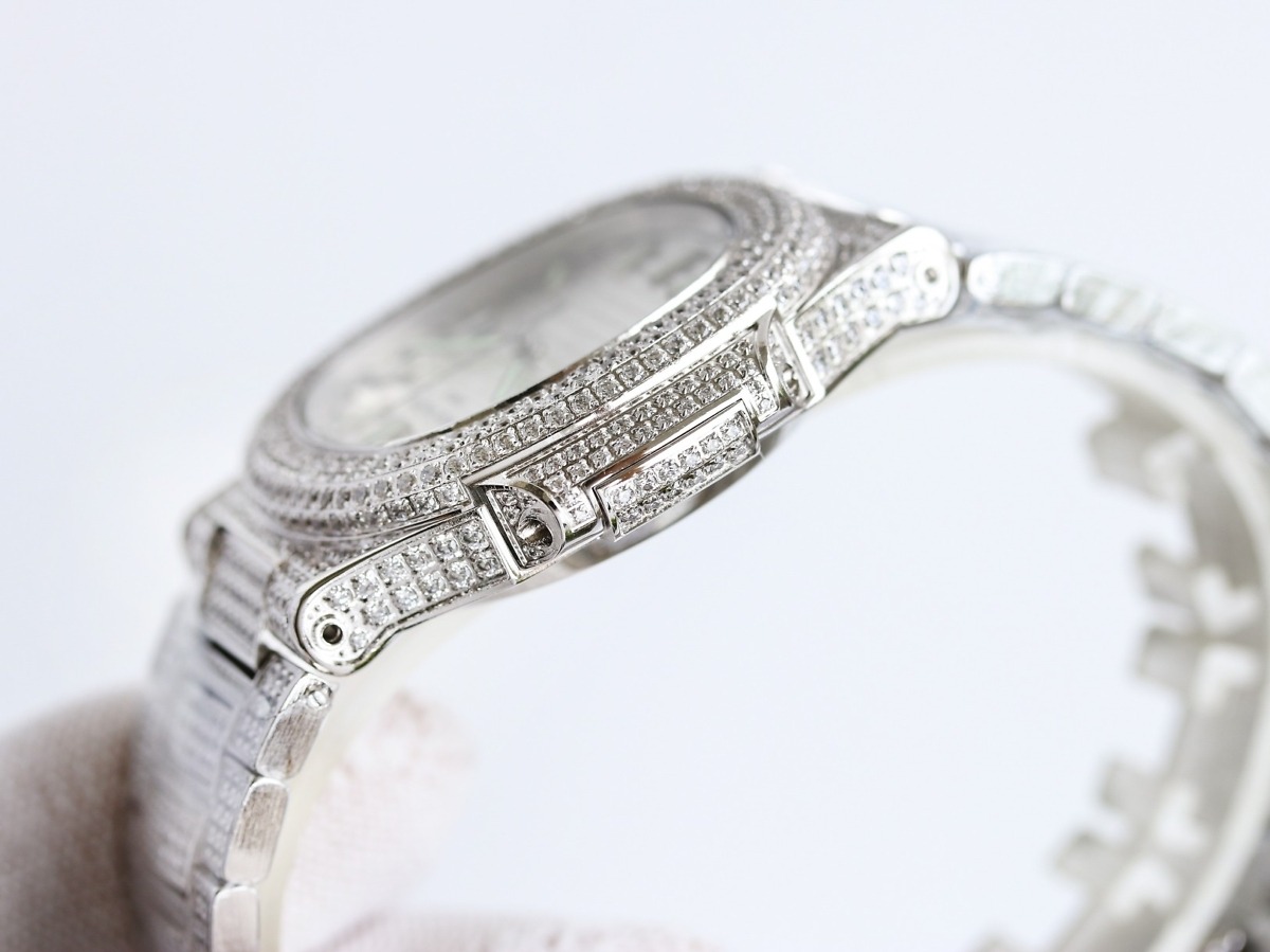 Replica Nautilus 5711-1300A-001 Patek Philippe </br> <span style="color: #a8927b; font-size: 90%;">40 mm, White Dial, Iced Out</span> - Image 5