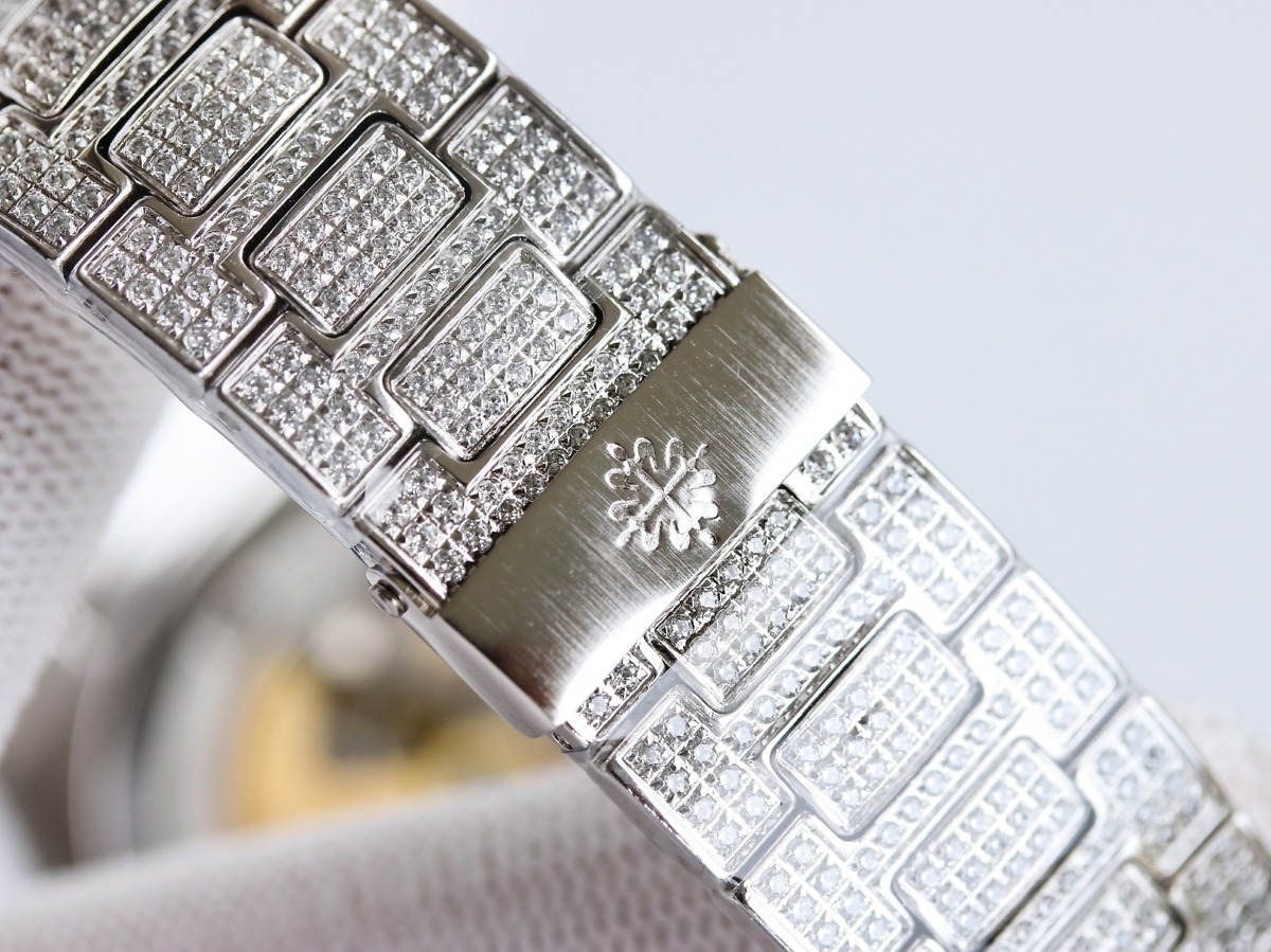 Replica Nautilus 5711-1300A-001 Patek Philippe </br> <span style="color: #a8927b; font-size: 90%;">40 mm, White Dial, Iced Out</span> - Image 8