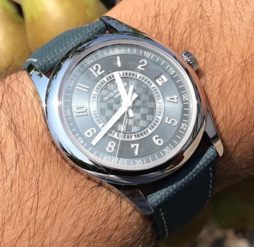 Calatrava 6007G-014 Patek Philippe DATE, SWEEP SECONDS.</br> <span style="color: #a8927b; font-size: 90%;">40 mm,Black strap, White Dial</span> photo review