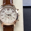 Profil latéral de la Patek Philippe 5960R montrant l'épaisseur du boîtier et la couronne