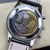 Détails de la couronne et du côté du boîtier de la Patek Philippe 5960R