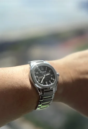 Aquanaut 5167/1A-001 Patek Philippe Date, Sweep seconds