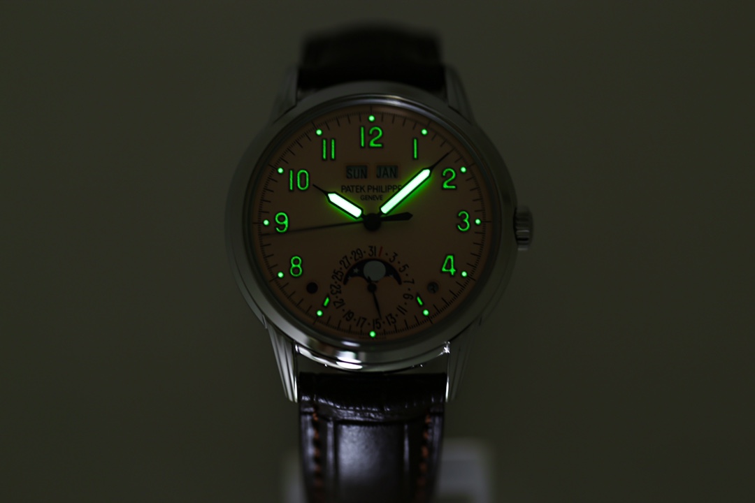 Replica Patek 5320G-001 Grand Complication clasp detail