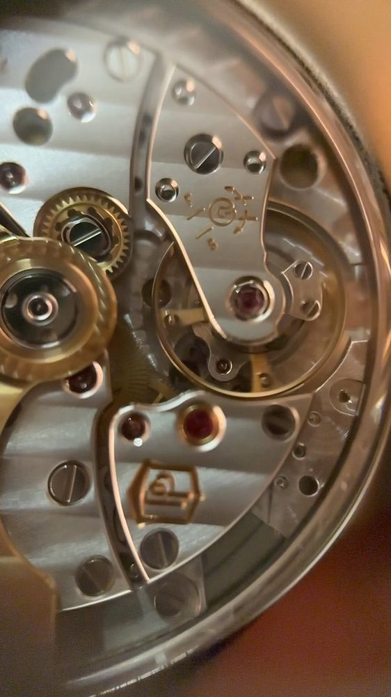 Finitura del movimento Patek Philippe calibro 26-330 SC